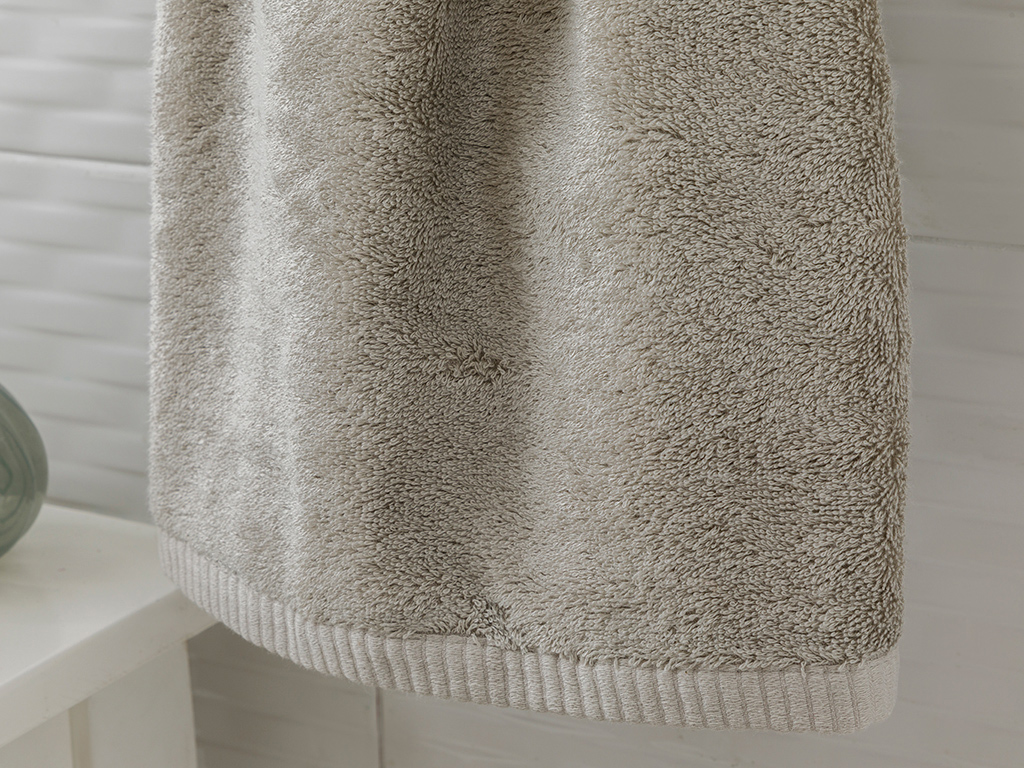 Leafy Face Towel Timeless