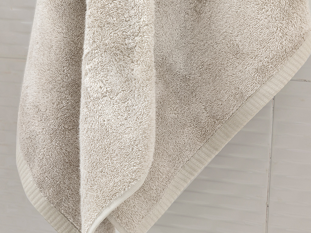 Leafy Bath Towel Timeless