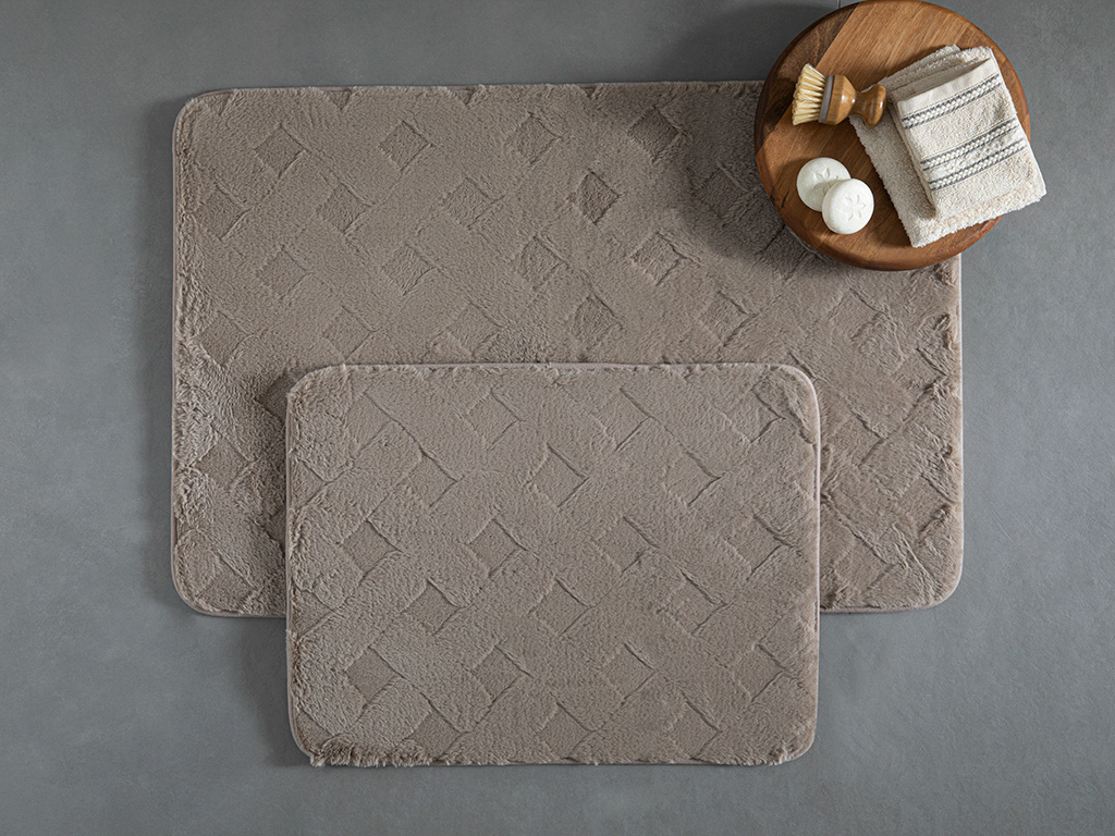 Modest Grid Bath Mat Set Timeless